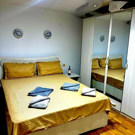 度假居 Casa Maya Douăzeci şi Trei August