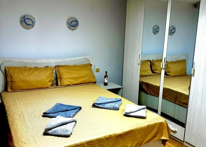 בית נופש Casa Maya Douăzeci şi Trei August